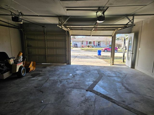 107 9th Ave SE, Oelwein, IA 50662