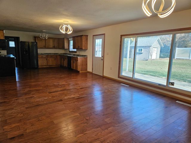 107 9th Ave SE, Oelwein, IA 50662
