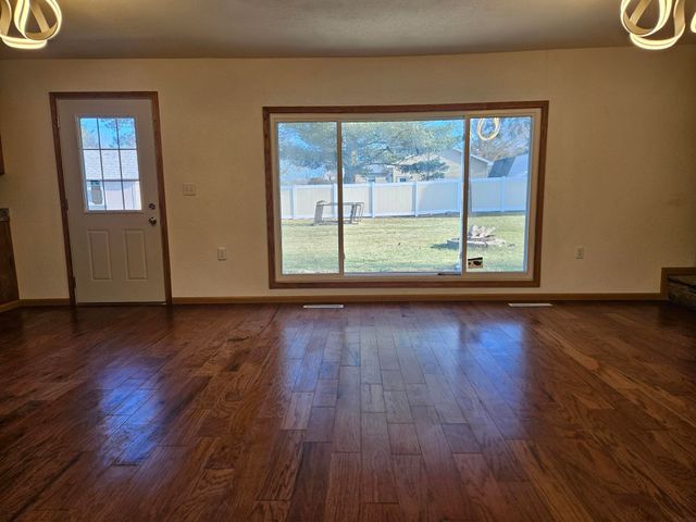 107 9th Ave SE, Oelwein, IA 50662