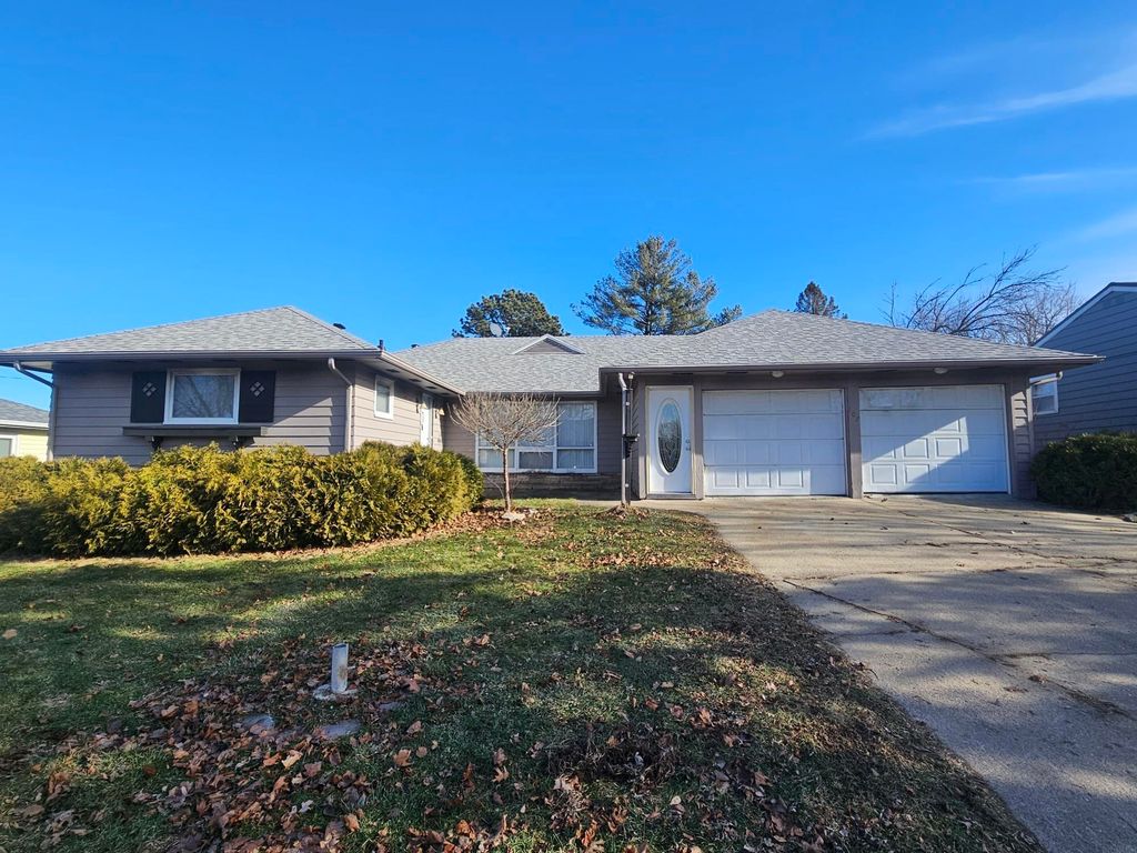 107 9th Ave SE, Oelwein, IA 50662