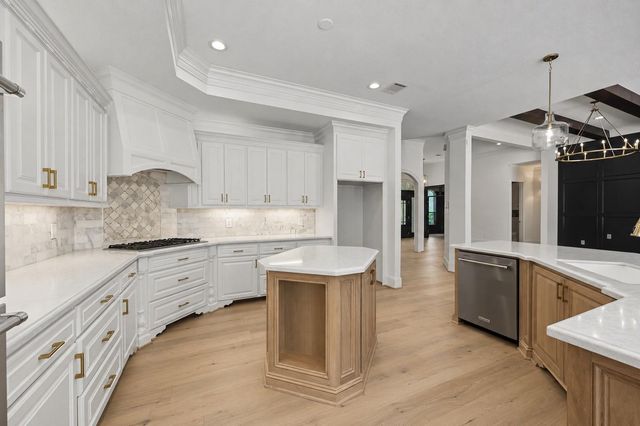 380 Ridgelake Scenic Drive, Montgomery, TX 77316