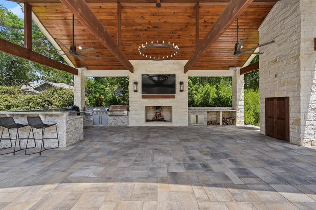 380 Ridgelake Scenic Drive, Montgomery, TX 77316