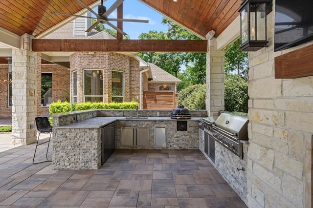 380 Ridgelake Scenic Drive, Montgomery, TX 77316