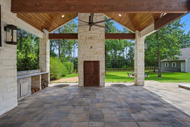 380 Ridgelake Scenic Drive, Montgomery, TX 77316