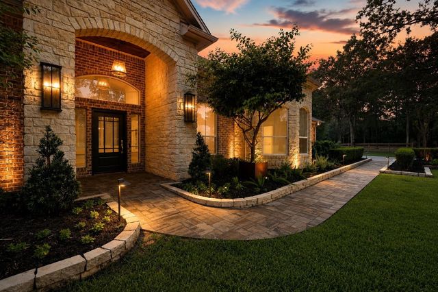 380 Ridgelake Scenic Drive, Montgomery, TX 77316
