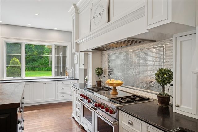 24 Bridlewood Road, Northbrook, IL 60062