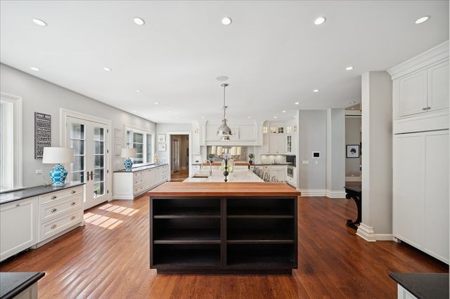 24 Bridlewood Road, Northbrook, IL 60062