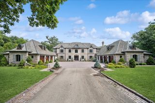 24 Bridlewood Road, Northbrook, IL 60062