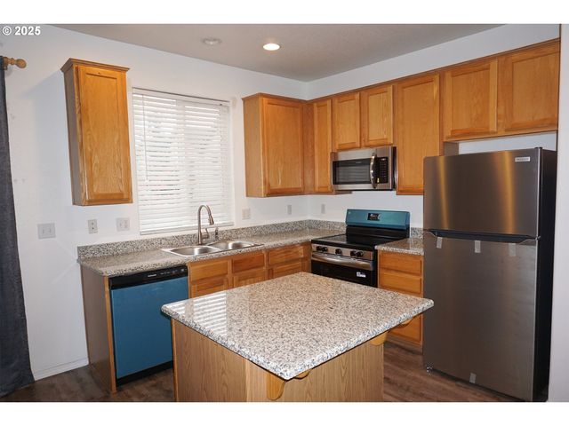 1649 Se NIGHT HERON Way, Gresham, OR 97080