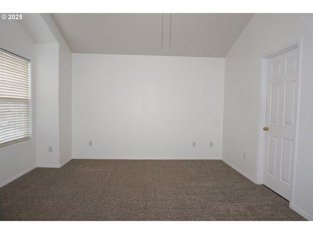 1649 Se NIGHT HERON Way, Gresham, OR 97080