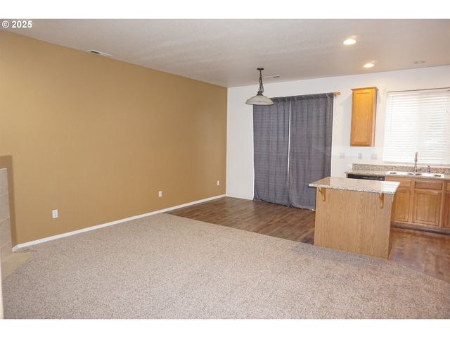 1649 Se NIGHT HERON Way, Gresham, OR 97080