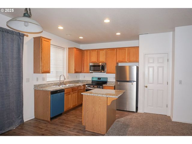 1649 Se NIGHT HERON Way, Gresham, OR 97080