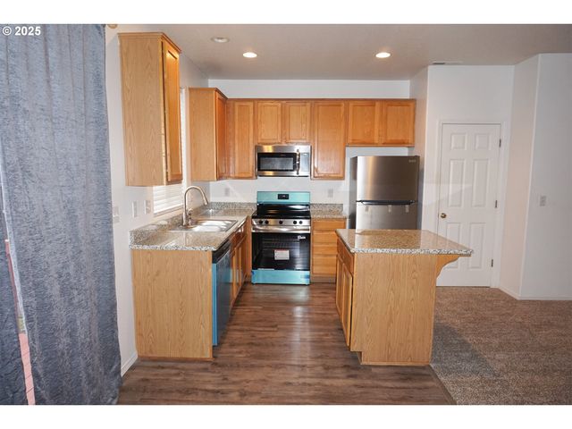 1649 Se NIGHT HERON Way, Gresham, OR 97080