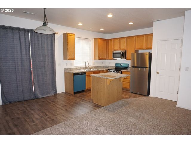 1649 Se NIGHT HERON Way, Gresham, OR 97080