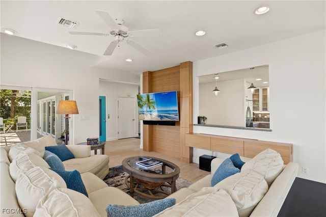 2400 Los Colony RD, Sanibel, FL 33957