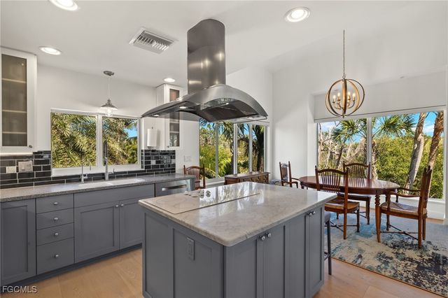 2400 Los Colony RD, Sanibel, FL 33957