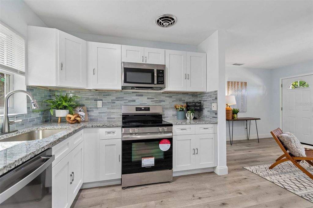 Image 7 of property listing at 7691 14TH STREET N, St Petersburg, FL 33702