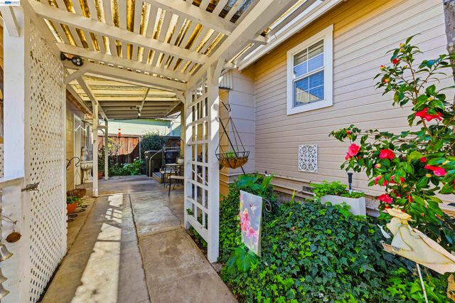 1716 Elm St, Livermore, CA 94551