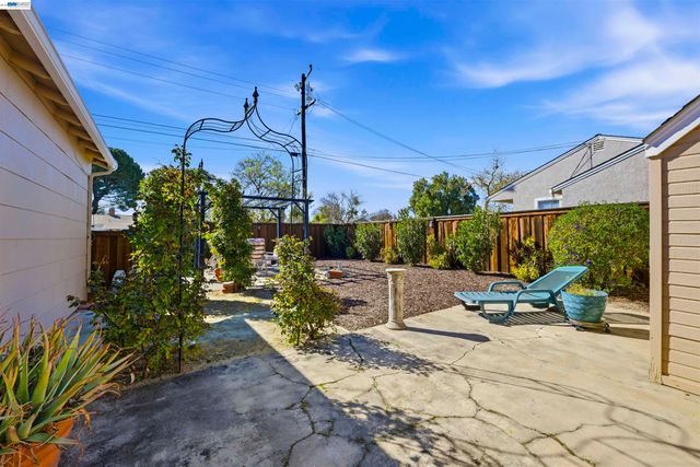 1716 Elm St, Livermore, CA 94551