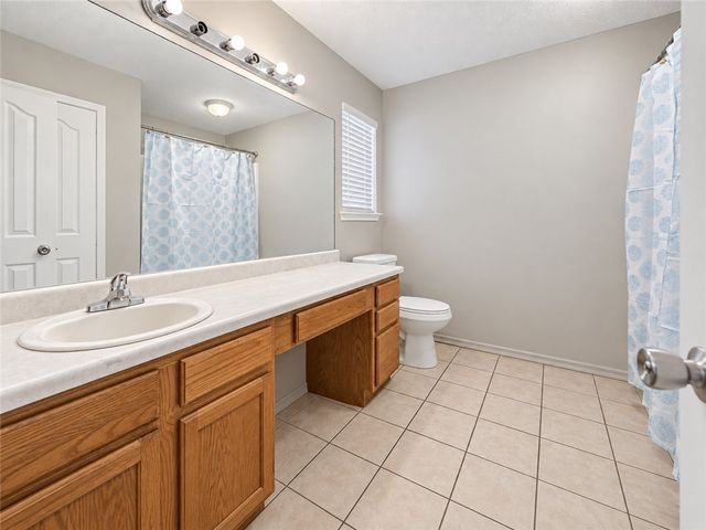 1905 S E Street, Rogers, AR 72758