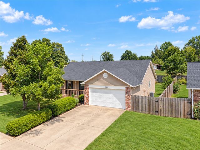 1905 S E Street, Rogers, AR 72758