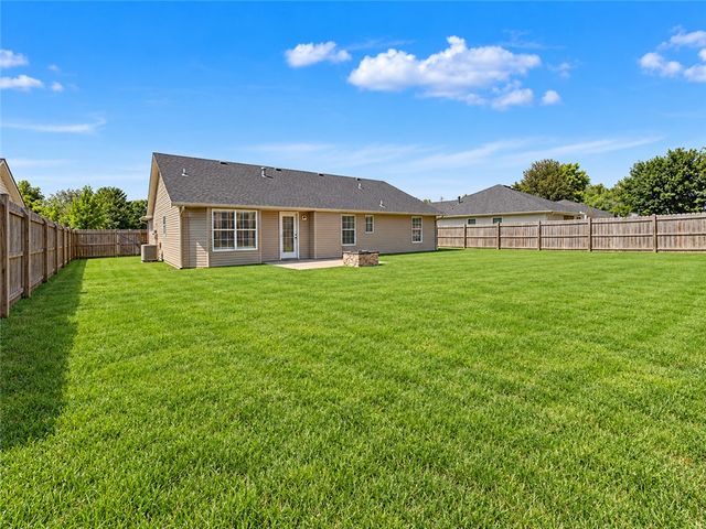 1905 S E Street, Rogers, AR 72758