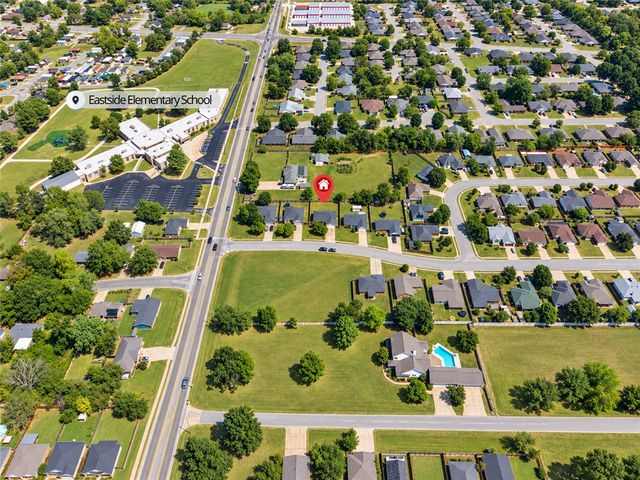 1905 S E Street, Rogers, AR 72758