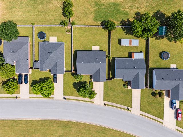 1905 S E Street, Rogers, AR 72758