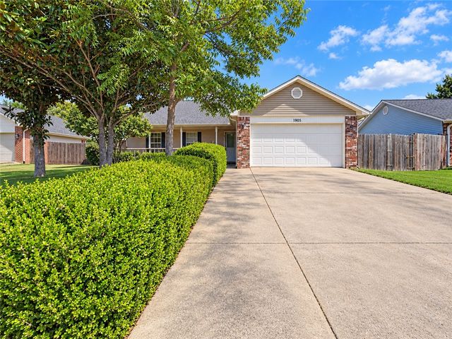1905 S E Street, Rogers, AR 72758