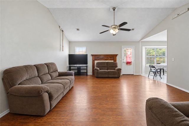 1905 S E Street, Rogers, AR 72758