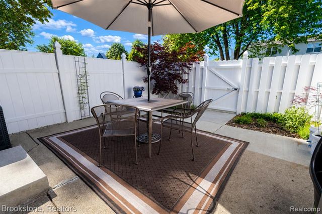 45745 Kensington, Utica, MI 48317