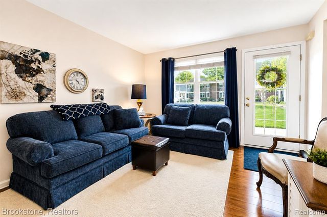 45745 Kensington, Utica, MI 48317