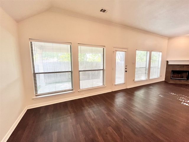 500 Hidden Meadow Court, Desoto, TX 75115