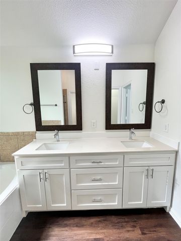 500 Hidden Meadow Court, Desoto, TX 75115