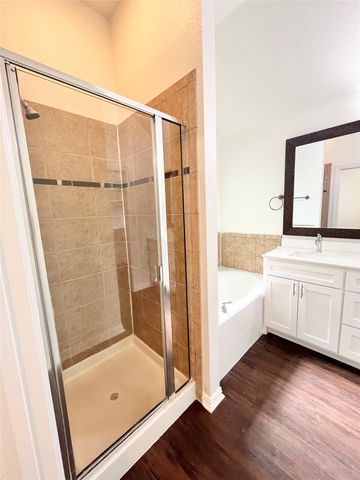 500 Hidden Meadow Court, Desoto, TX 75115