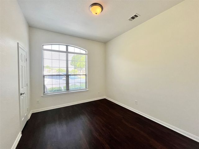 500 Hidden Meadow Court, Desoto, TX 75115