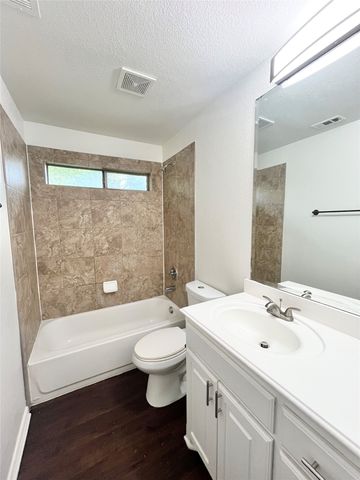 500 Hidden Meadow Court, Desoto, TX 75115