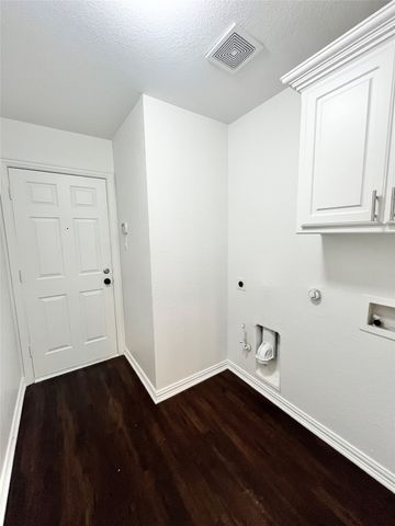 500 Hidden Meadow Court, Desoto, TX 75115