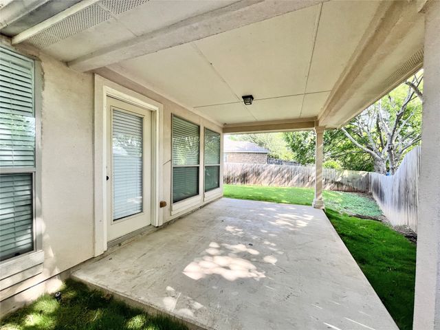 500 Hidden Meadow Court, Desoto, TX 75115