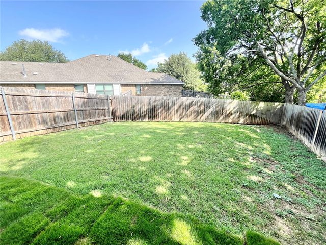 500 Hidden Meadow Court, Desoto, TX 75115