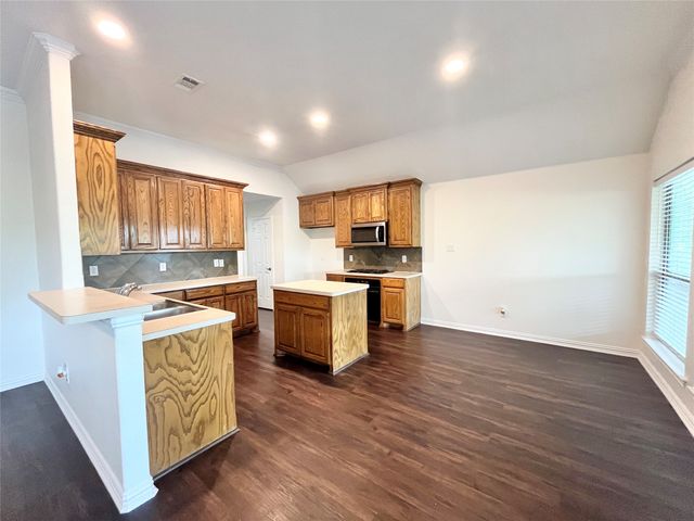 500 Hidden Meadow Court, Desoto, TX 75115