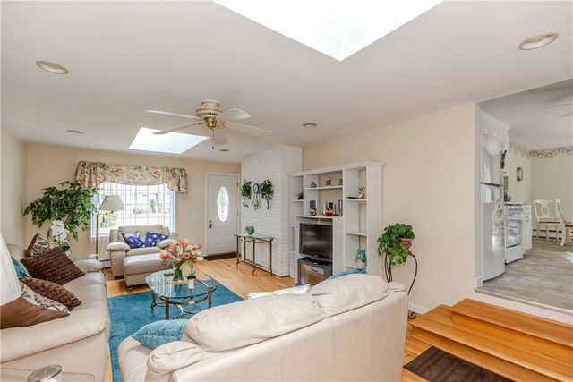 16 Sunnybrook Road, Scituate, RI 02857