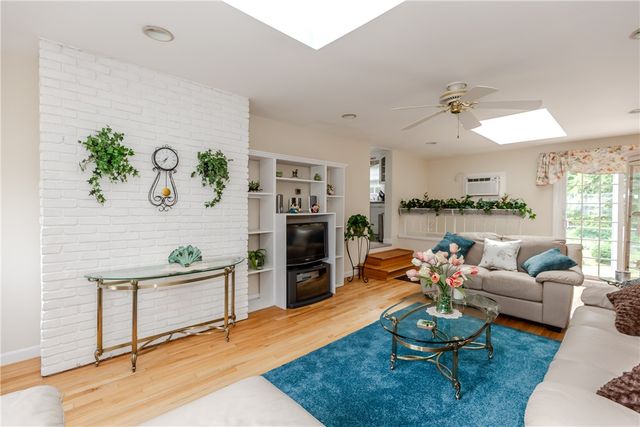 16 Sunnybrook Road, Scituate, RI 02857