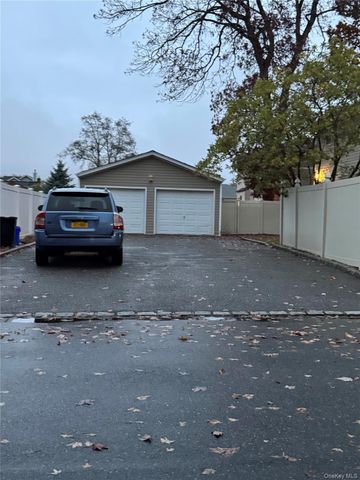 347 Lafayette Street, Copiague, NY 11726