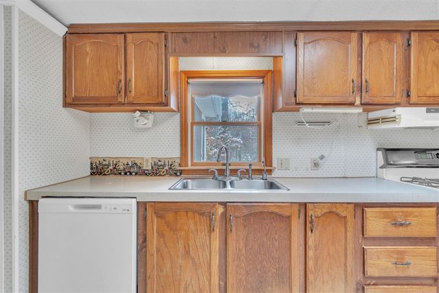 5990 Brills Lake Road, Jackson, MI 49201