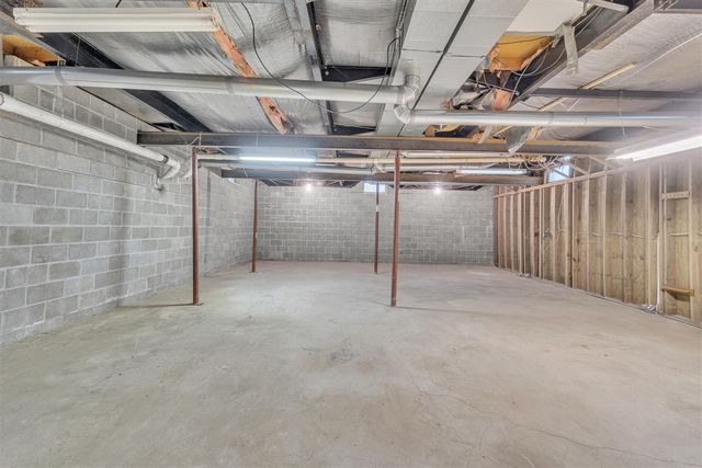 5990 Brills Lake Road, Jackson, MI 49201