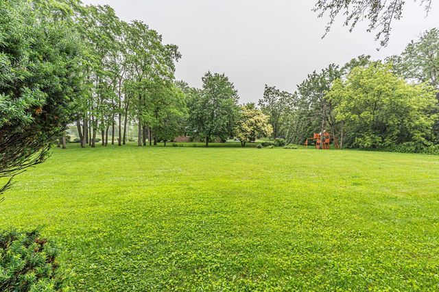 2330 Coach Road, Long Grove, IL 60047