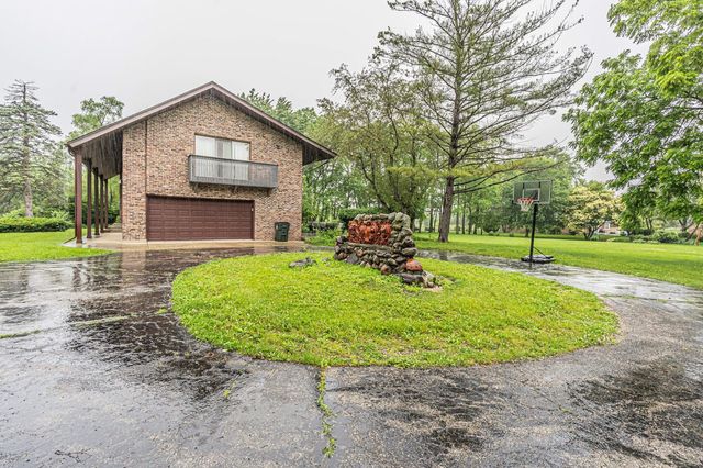 2330 Coach Road, Long Grove, IL 60047