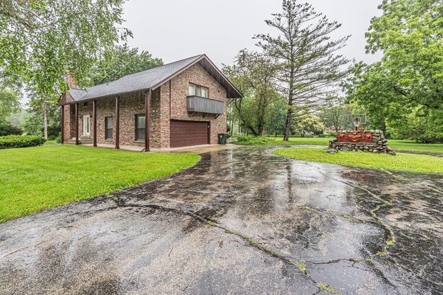 2330 Coach Road, Long Grove, IL 60047