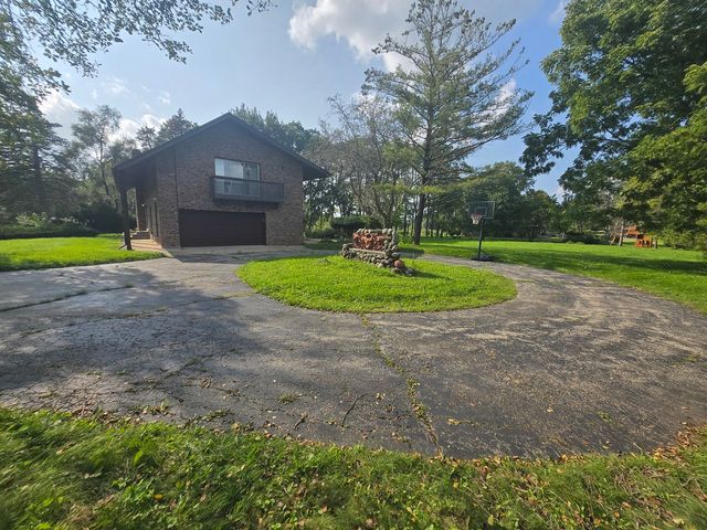 2330 Coach Road, Long Grove, IL 60047